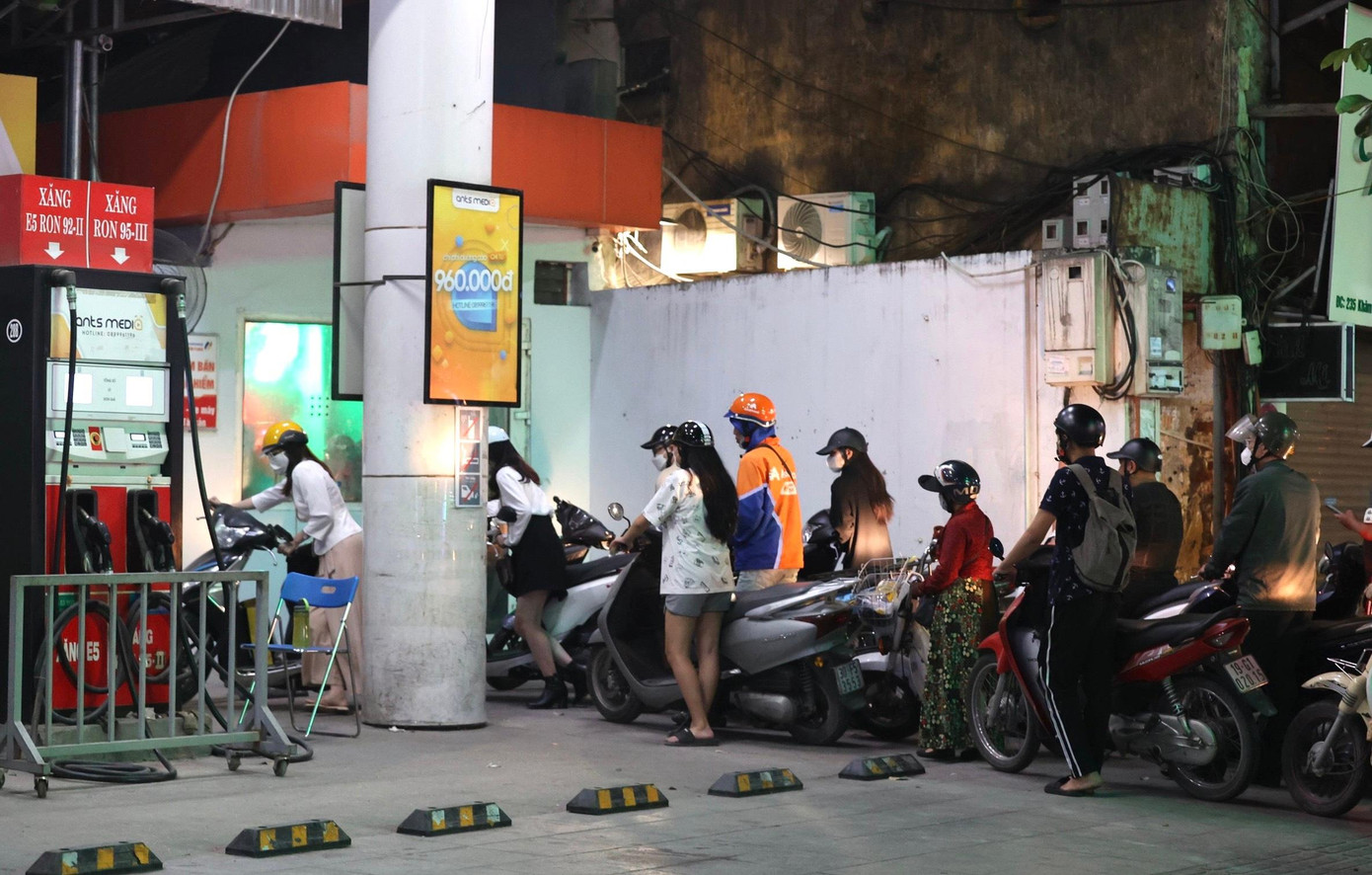 Theo báo cáo của CIEM, nhiều quy định trong kinh doanh xăng dầu đang làm khó doanh nghiệp (ảnh: Như Ý).