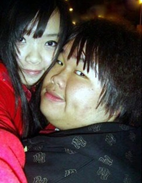 Cặp đôi chàng béo và hot girl bị chỉ trích vì khoe khoang. Cặp đôi chàng béo và hot girl bị chỉ trích vì khoe khoang