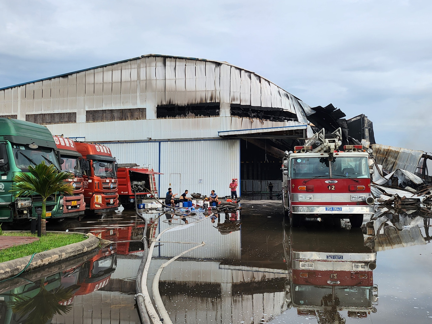 Đám cháy cơ bản đã được khống chế. Đám cháy cơ bản đã được khống chế.