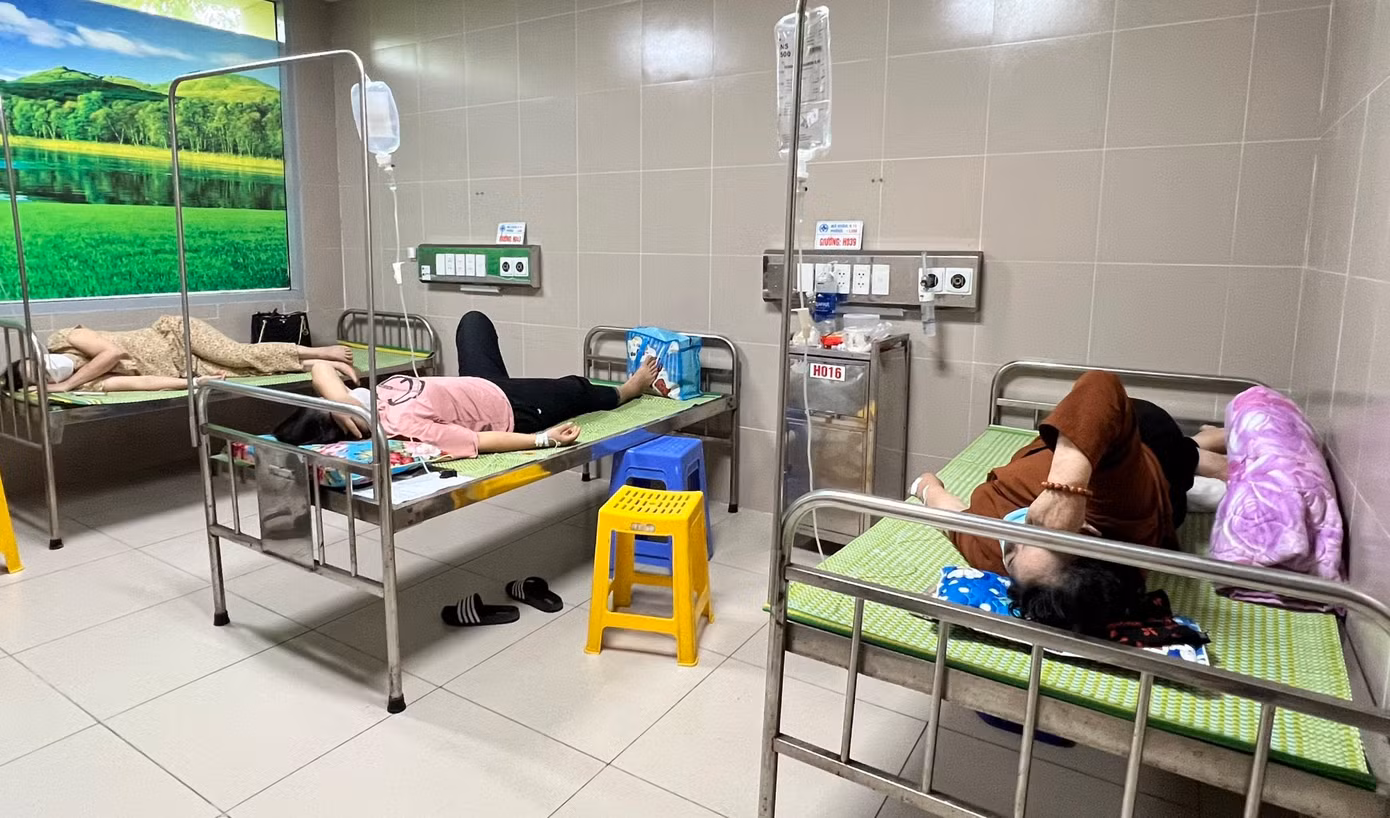 Nhiều người nhập viện do ngộ độc thực phẩm. Ảnh: Trung Du. Nhiều người nhập viện do ngộ độc thực phẩm. Ảnh: Trung Du.