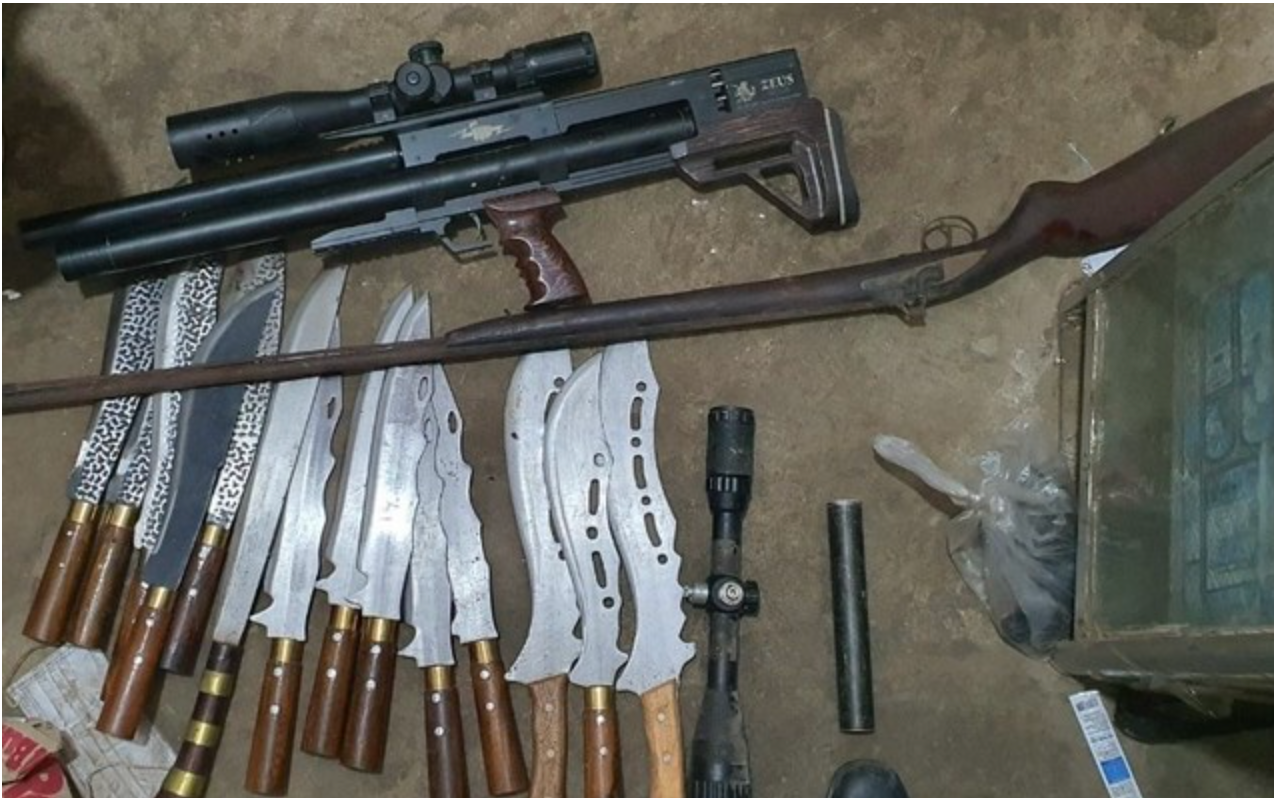 Công an Thanh Hoá xử lý vụ việc cất giấu vũ khí tại 1 cửa hàng gas trên địa bàn. Công an Thanh Hoá xử lý vụ việc cất giấu vũ khí tại 1 cửa hàng gas trên địa bàn.