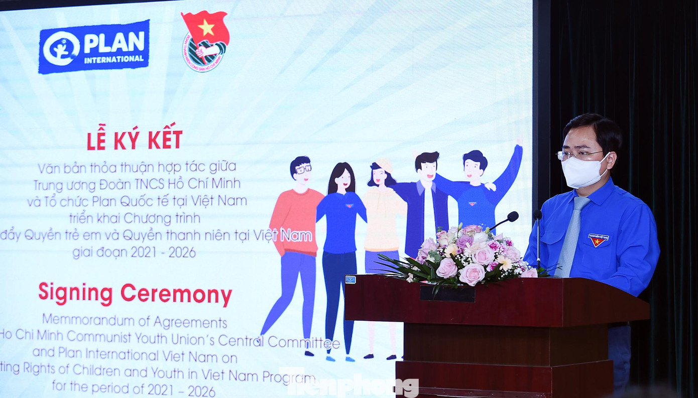 Anh Nguyễn Anh Tuấn phát biểu tại lễ ký kết. - Ảnh: Xuân Tùng