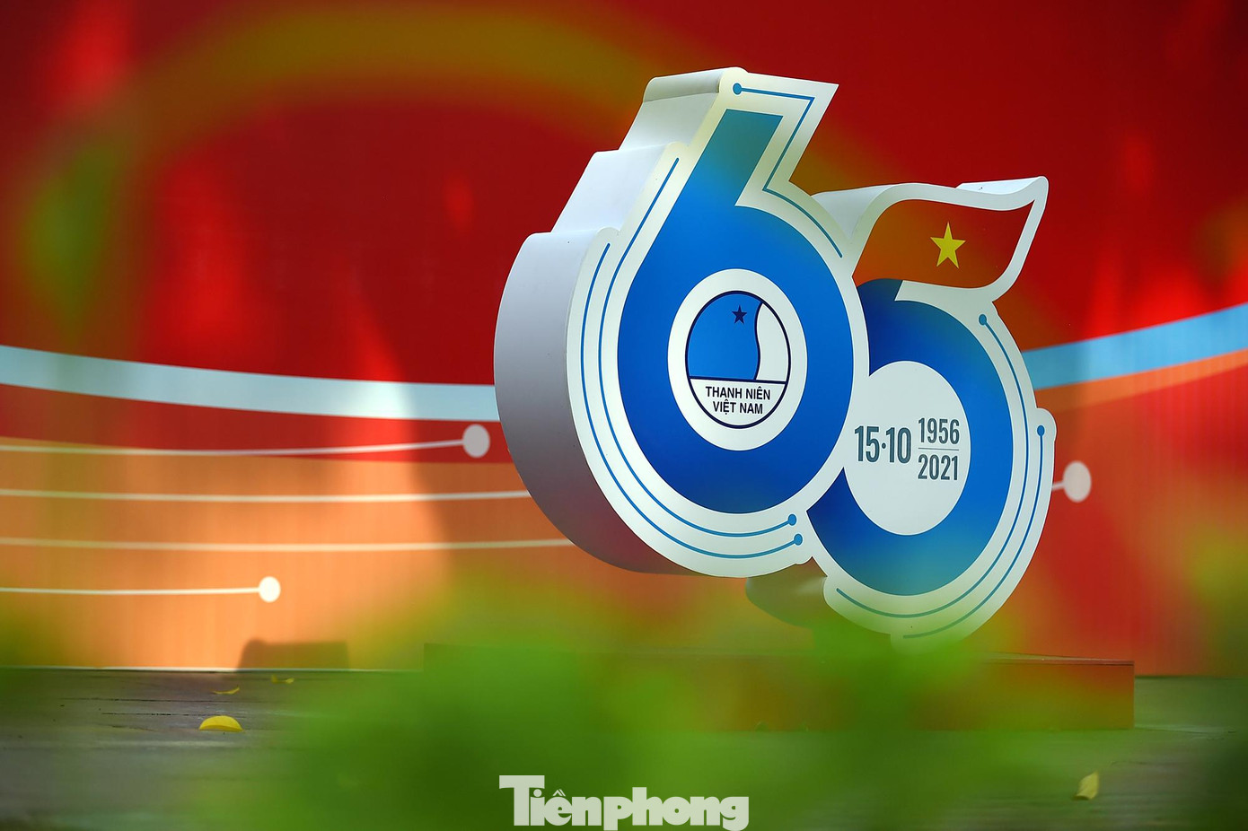 Với biểu trưng này, tổ chức Hội mong muốn lan tỏa thông điệp, thế hệ thanh niên Việt Nam luôn tự hào cờ đỏ sao vàng là lá cờ tiên phong, cổ vũ người trẻ sẵn sàng đương đầu với khó khăn, thử thách; không ngừng sáng tạo và học tập, vượt qua những giới hạn để vươn lên làm chủ và chinh phục tương lai. Đồng thời, cờ Tổ quốc là lời nhắc nhở thế hệ trẻ về trách nhiệm của bản thân với đất nước; về vai trò kế thừa, phát huy truyền thống quý báu của cha ông trong sự nghiệp xây dựng Tổ quốc Việt Nam giàu đẹp và văn minh. Với biểu trưng này, tổ chức Hội mong muốn lan tỏa thông điệp, thế hệ thanh niên Việt Nam luôn tự hào cờ đỏ sao vàng là lá cờ tiên phong, cổ vũ người trẻ sẵn sàng đương đầu với khó khăn, thử thách; không ngừng sáng tạo và học tập, vượt qua những giới hạn để vươn lên làm chủ và chinh phục tương lai. Đồng thời, cờ Tổ quốc là lời nhắc nhở thế hệ trẻ về trách nhiệm của bản thân với đất nước; về vai trò kế thừa, phát huy truyền thống quý báu của cha ông trong sự nghiệp xây dựng Tổ quốc Việt Nam giàu đẹp và văn minh.