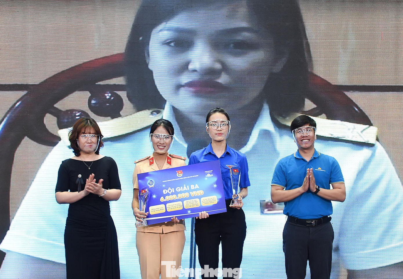 Giải Ba thuộc về đội Braveheat. Ảnh: Xuân Tùng