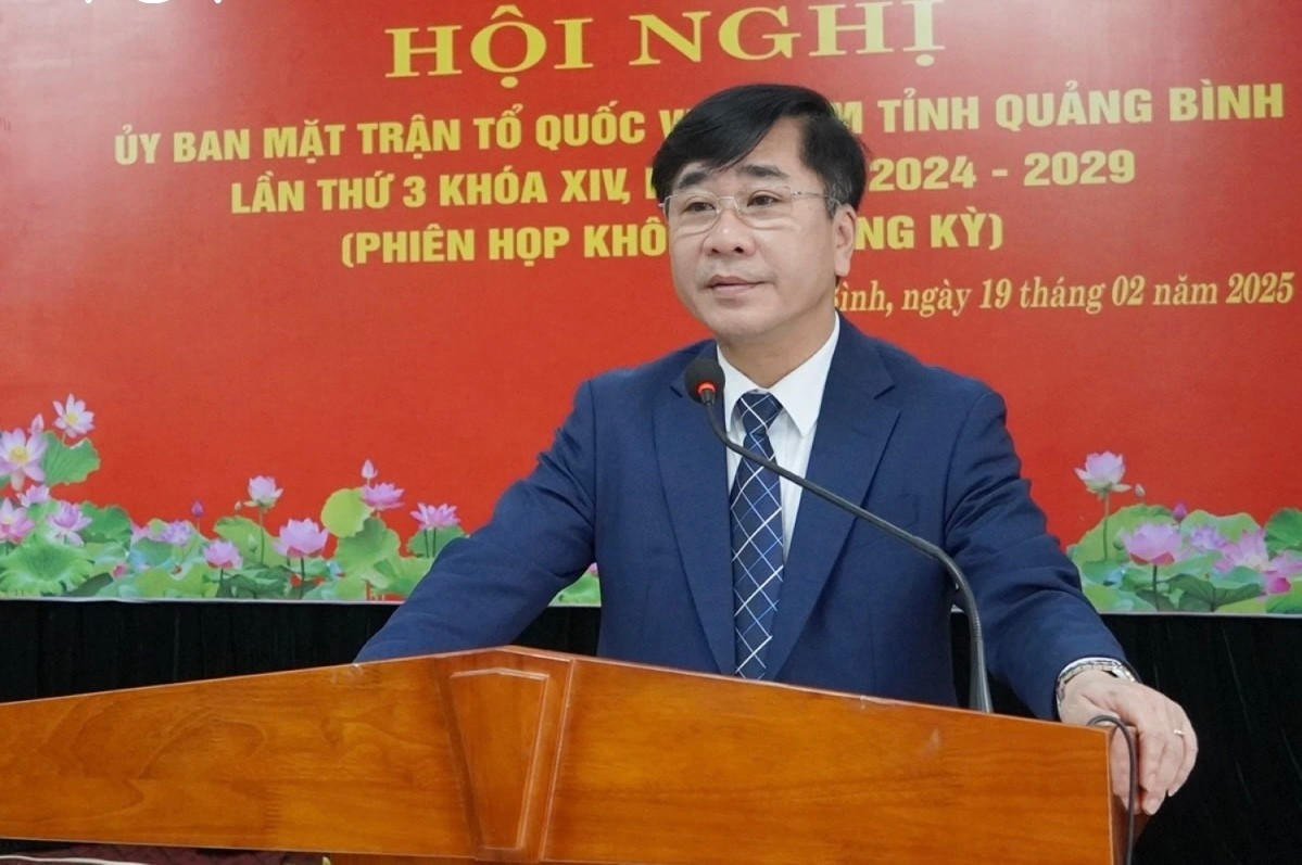 Ông Phạm Quang Long - Chủ tịch Ủy ban MTTQVN tỉnh Quảng Bình - được bổ nhiệm giữ chức Giám đốc Ban quản lý Khu kinh tế tỉnh Quảng Trị. Ông Phạm Quang Long - Chủ tịch Ủy ban MTTQVN tỉnh Quảng Bình - được bổ nhiệm giữ chức Giám đốc Ban quản lý Khu kinh tế tỉnh Quảng Trị.