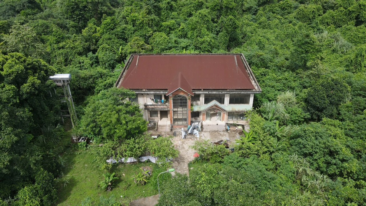 Ngôi nhà nhìn từ trên cao. Ngôi nhà nhìn từ trên cao.