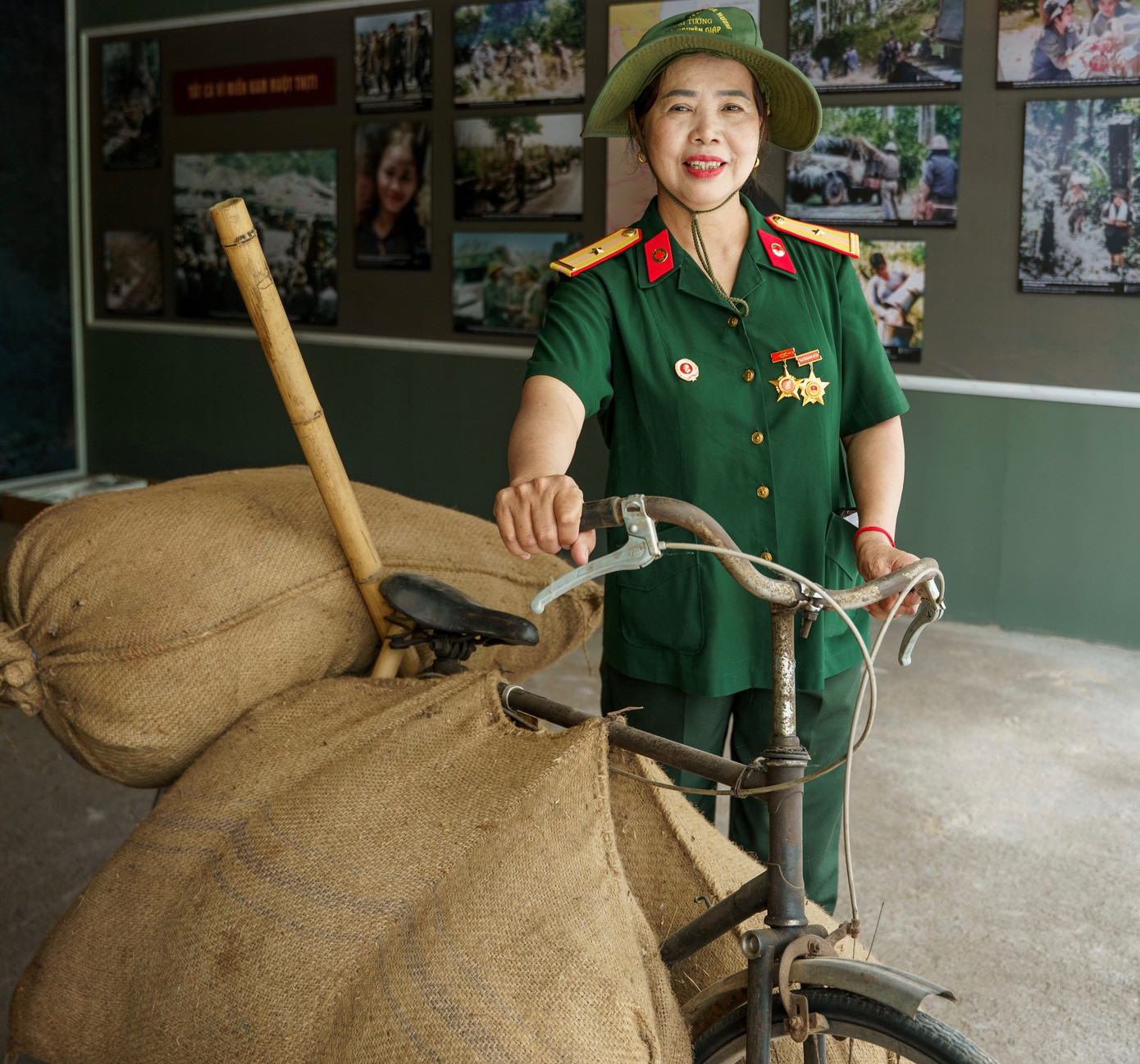 Các cựu chiến binh hào hứng trải nghiệm các sản phẩm du lịch ở đây.
