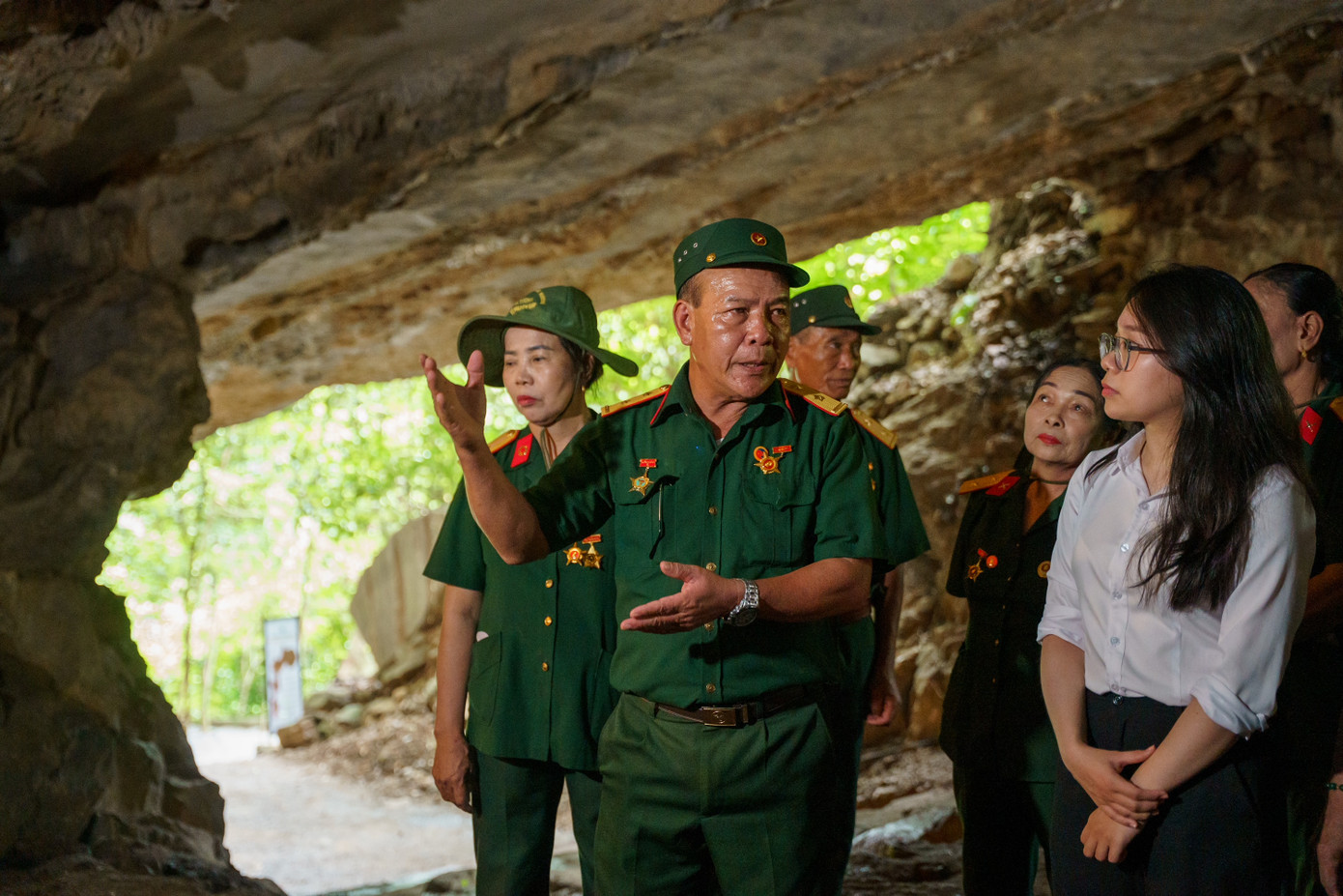 Những cựu chiến binh đến đây như được sống lại một thời hào hùng của chính mình.