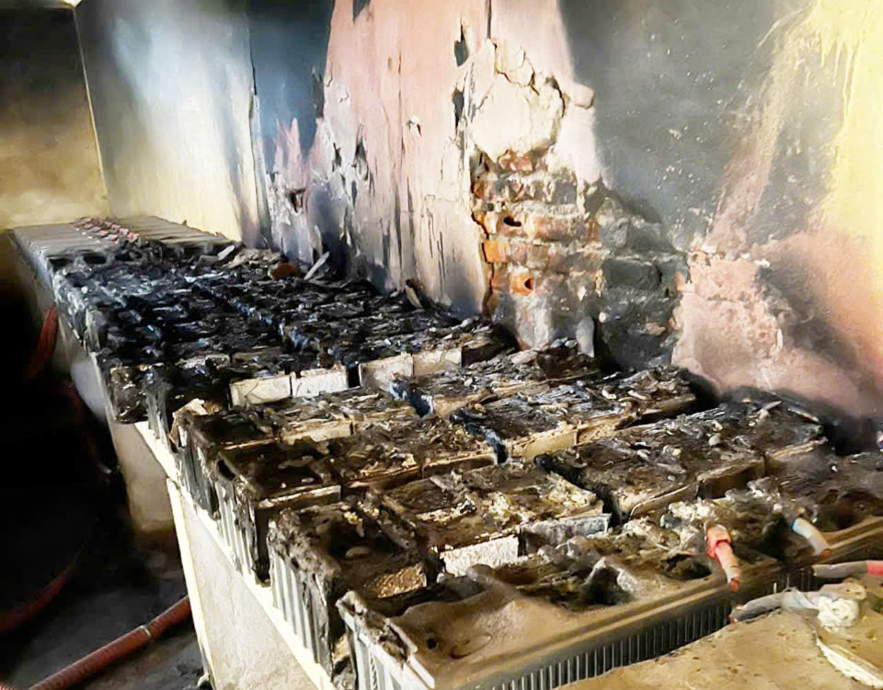 Cán bộ lãnh đạo dành phần cán bộ kỹ thuật đi "tập huấn" nên không ai biết cách vận hành, khiến các thiết bị chập cháy.