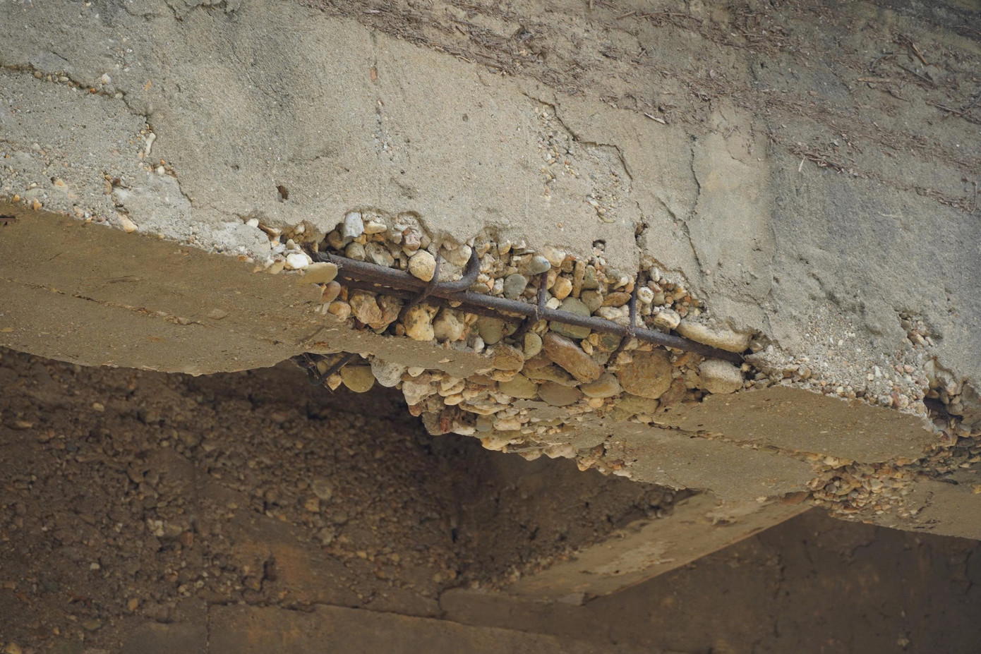 Theo lãnh đạo địa phương, để xây mới cầu này cần kinh phí hơn 60 tỉ đồng. Trong lúc đó, địa phương mới sáp nhập, còn khó khăn, không đủ nguồn lực để làm cầu mới. Vì vậy, địa phương đang đề nghị tỉnh hỗ trợ kinh phí để xây dựng cầu kiên cố, phục vụ người dân trên địa bàn đi lại, phục vụ sản xuất, đời sống.