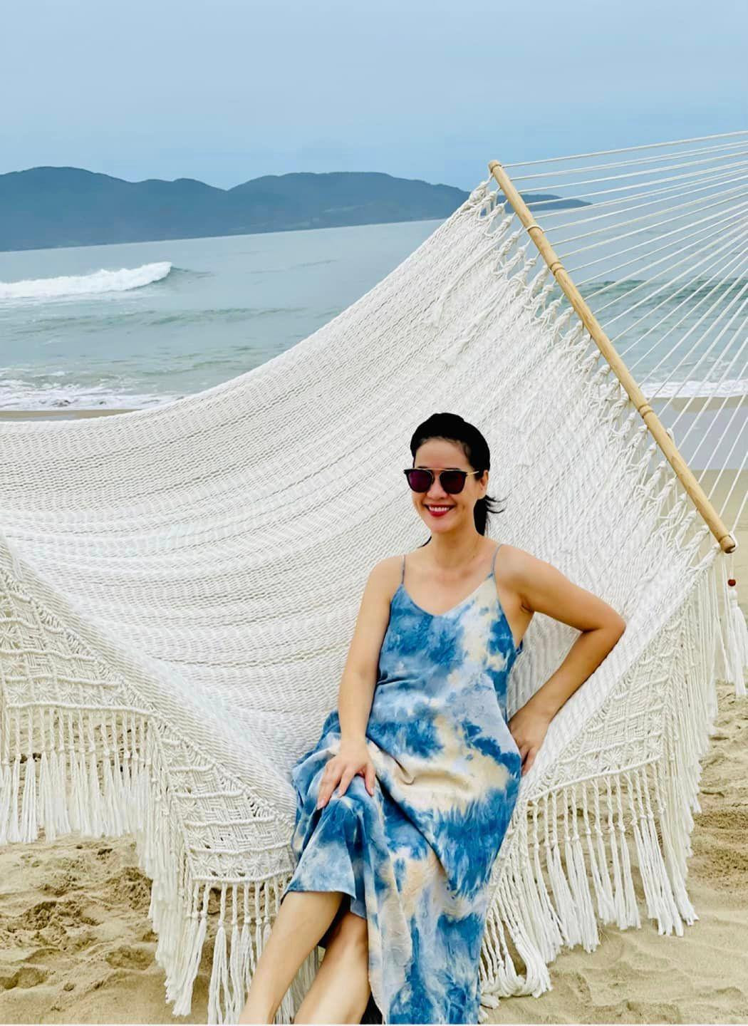 Thân Thúy Hà vẫn giữ được vẻ trẻ trung dù ở tuổi tứ tuần. Thân Thúy Hà vẫn giữ được vẻ trẻ trung dù ở tuổi tứ tuần.