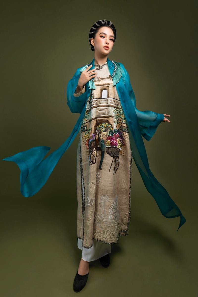 Vóc dáng cao ráo, đường nét sắc sảo của nàng hậu giúp nâng tầm bộ trang phục. Vóc dáng cao ráo, đường nét sắc sảo của nàng hậu giúp nâng tầm bộ trang phục.