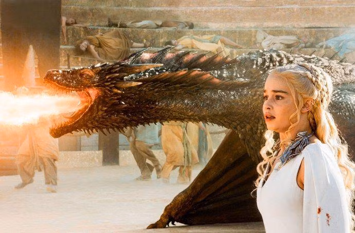 Daenerys còn đươc mệnh danh là “nữ hoàng của tro tàn”.