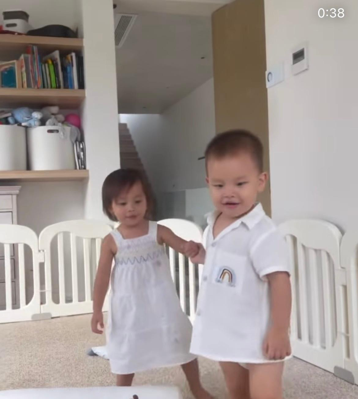 Khoảnh khắc diễn tập trước đêm Trung Thu khiến cộng đồng mạng "tan chảy".