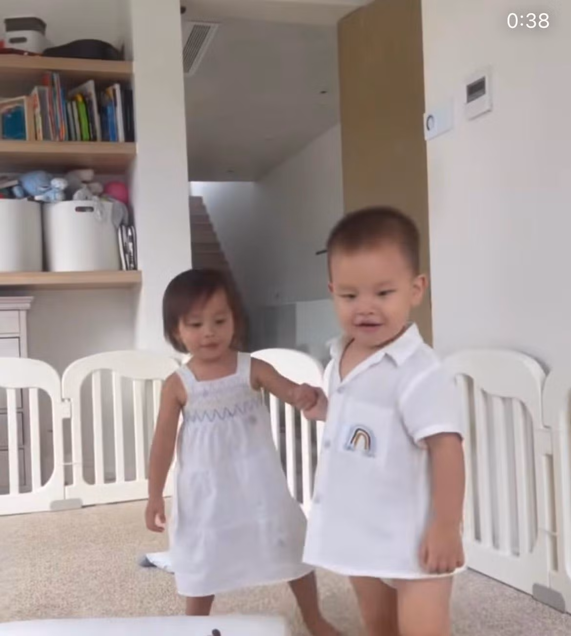 Khoảnh khắc diễn tập trước đêm Trung Thu khiến cộng đồng mạng "tan chảy". Khoảnh khắc diễn tập trước đêm Trung Thu khiến cộng đồng mạng "tan chảy".