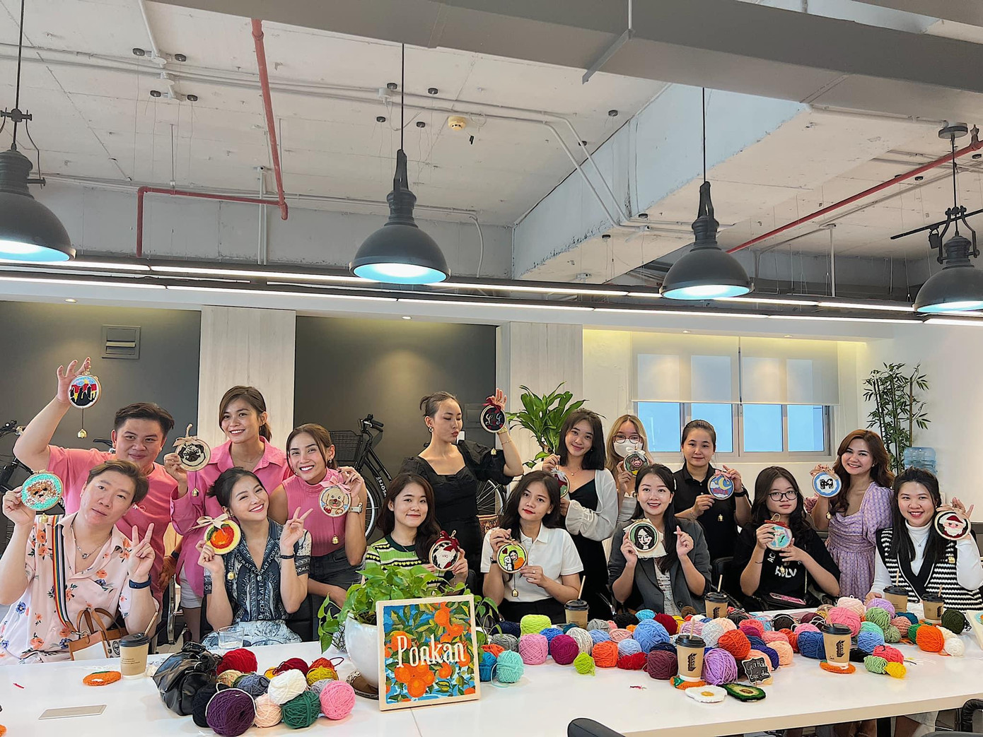 Nàng hậu sở hữu thương hiệu tranh thêu được nhiều người yêu thích. Nàng hậu sở hữu thương hiệu tranh thêu được nhiều người yêu thích.