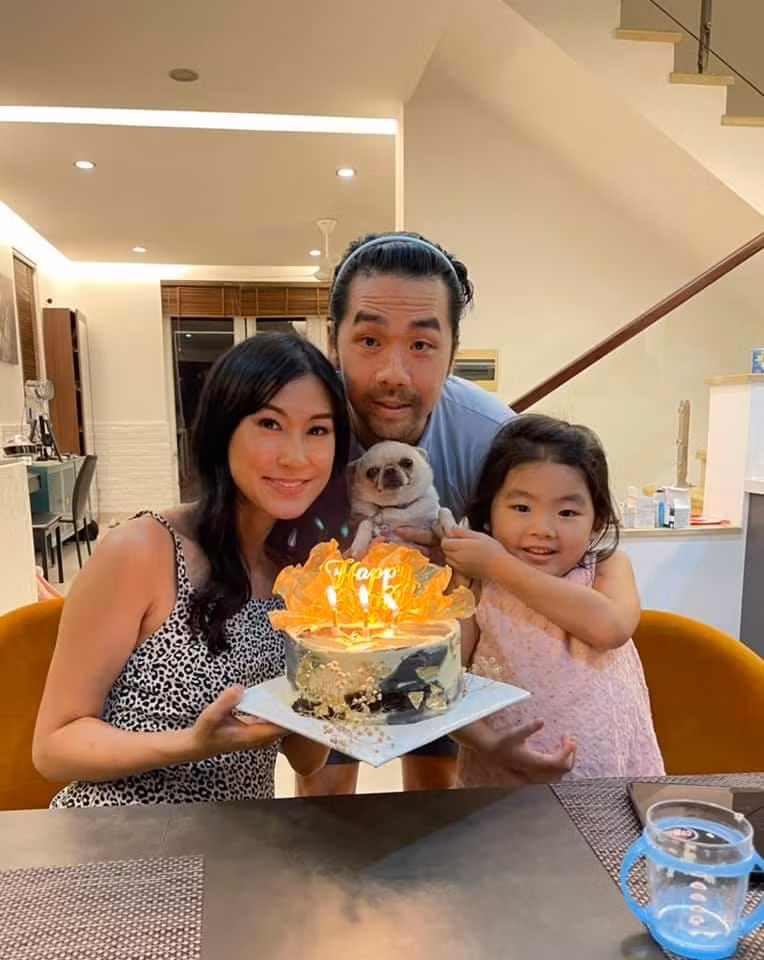 Hiện tại, Kathy Uyên đang có cuộc sống viên mãn bên chồng con.