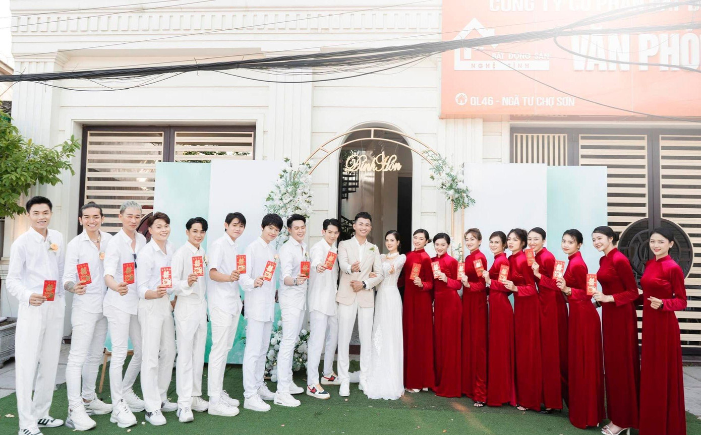 Ngày 18/5, cặp đôi đã tổ chức lễ cưới tại quê nhà Nghệ An của cô dâu.