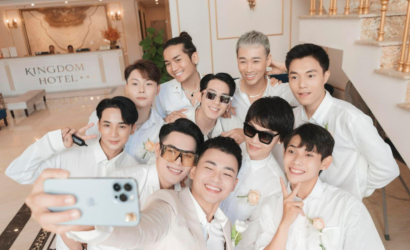 Lễ cưới có sự tham gia của dàn sao nổi tiếng như BB Trần, Hải Triều, Quang Trung...