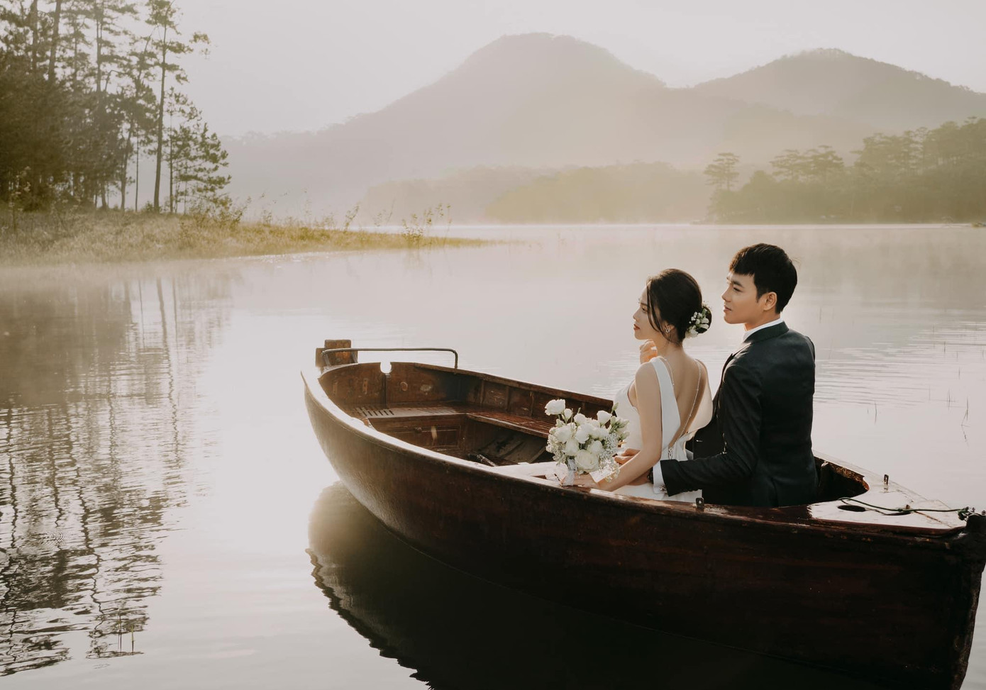 Cả hai nhận được nhiều lời chúc phúc từ bạn bè, người thân.