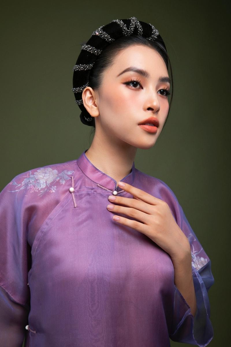 Layout make up cũng là một điểm nhấn quan trọng giúp Tiểu Vy trở nên sắc sảo, cá tính. Layout make up cũng là một điểm nhấn quan trọng giúp Tiểu Vy trở nên sắc sảo, cá tính.