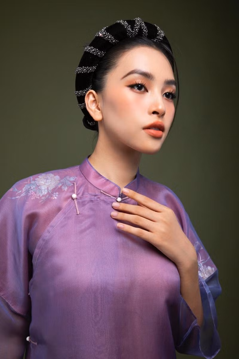 Layout make up cũng là một điểm nhấn quan trọng giúp Tiểu Vy trở nên sắc sảo, cá tính.
