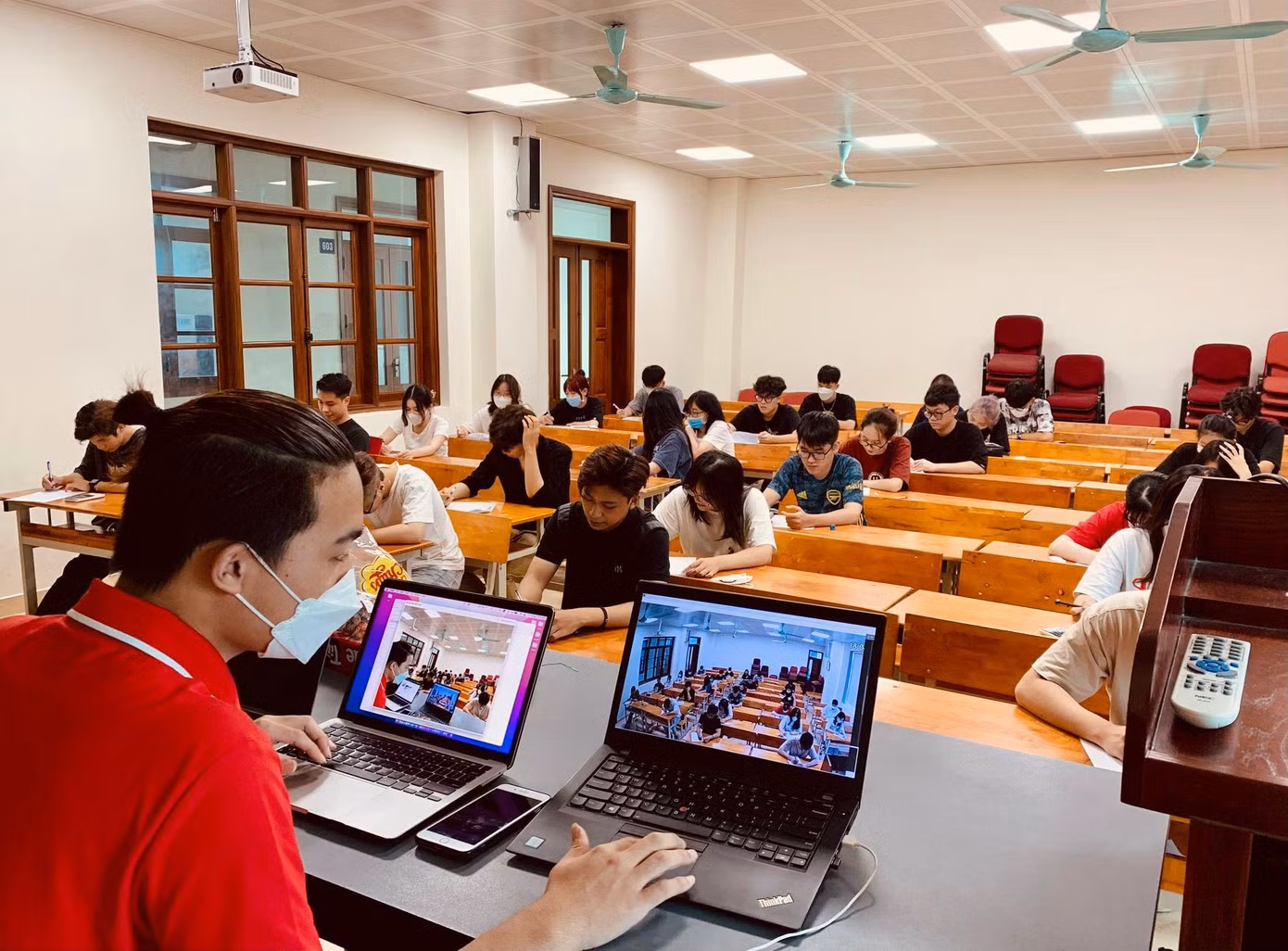 Buổi thử nghiệm tại Học viện Tài chính với sự tham gia của 30 tình nguyện viên. Ảnh: NVCC