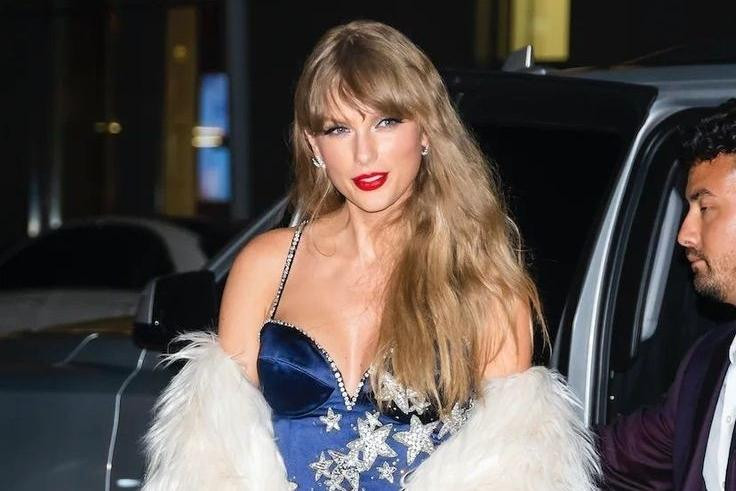 Taylor Swift từ chối tham gia trình diễn vì chưa hoàn thành việc thu âm lại đủ 6 album cũ. Taylor Swift từ chối tham gia trình diễn vì chưa hoàn thành việc thu âm lại đủ 6 album cũ.