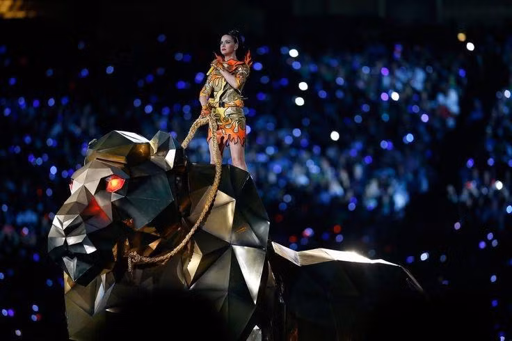 Katy Perry bùng nổ trên sân khấu Super Bowl Halftime Show Katy Perry bùng nổ trên sân khấu Super Bowl Halftime Show