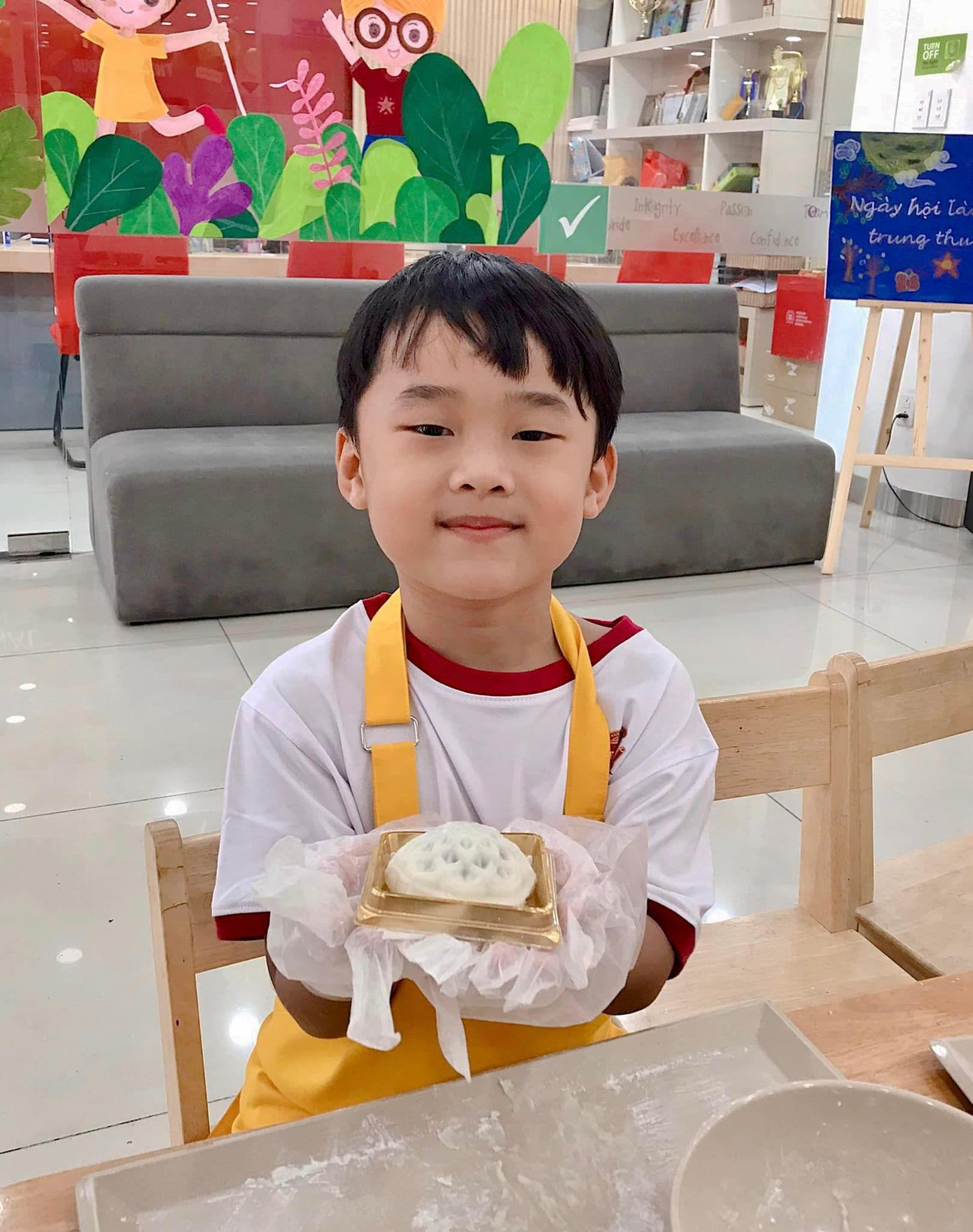 Bé Johnny Quốc Minh...