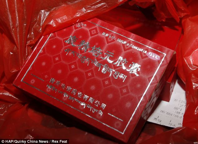 Thuốc kích dục nam cũng được tìm thấy trong nhà hắn