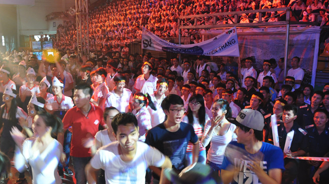 Không khí nhà thi đấu Lãnh Binh Thăng (TP.HCM) trước giờ thi đấu .Ảnh: Quang Định 