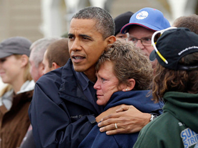 Ông Obama đi thị sát hậu quả của siêu bão Sandy.