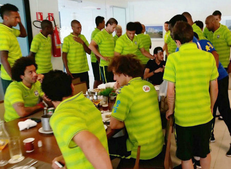 Neymar buồn bã tạm biệt World Cup 2014 ảnh 5