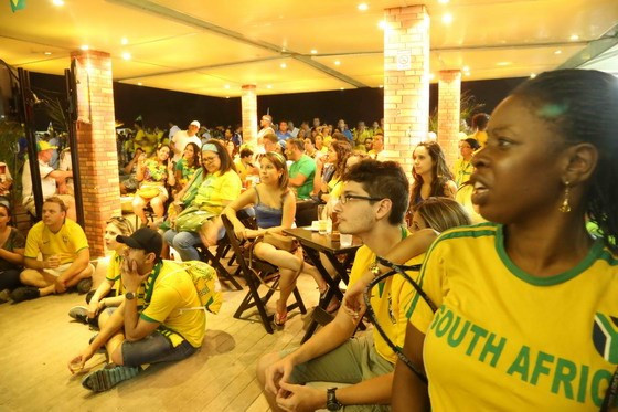 Trái tim Brazil rỉ máu vì Neymar ảnh 2