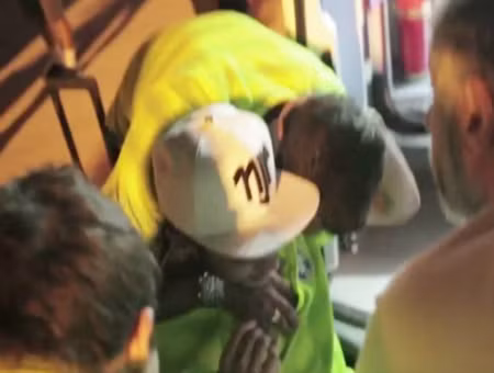 Neymar buồn bã tạm biệt World Cup 2014 ảnh 7