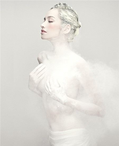 Loạt ảnh nude nóng bỏng mắt của mỹ nhân Việt ảnh 11