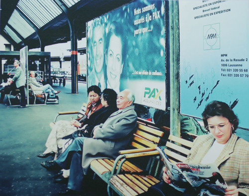 Đại tướng Võ Nguyên Giáp ngồi chờ tàu ở Geneve (năm 1996)