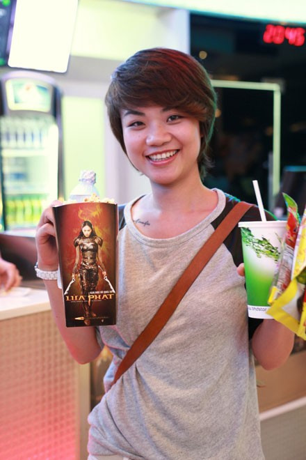 Điều kiện gia đình đầy đủ càng làm động lực để Dung cố gắng thành công theo cách của riêng mình. Điều kiện gia đình đầy đủ càng làm động lực để Dung cố gắng thành công theo cách của riêng mình