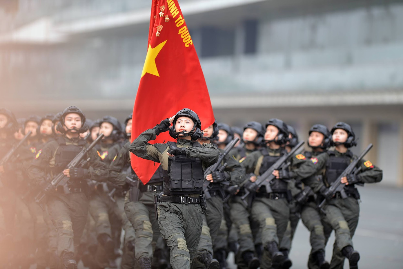 Những bóng hồng trong lễ kỉ niệm. Ảnh: Dương Triều. Những bóng hồng trong lễ kỉ niệm. Ảnh: Dương Triều.