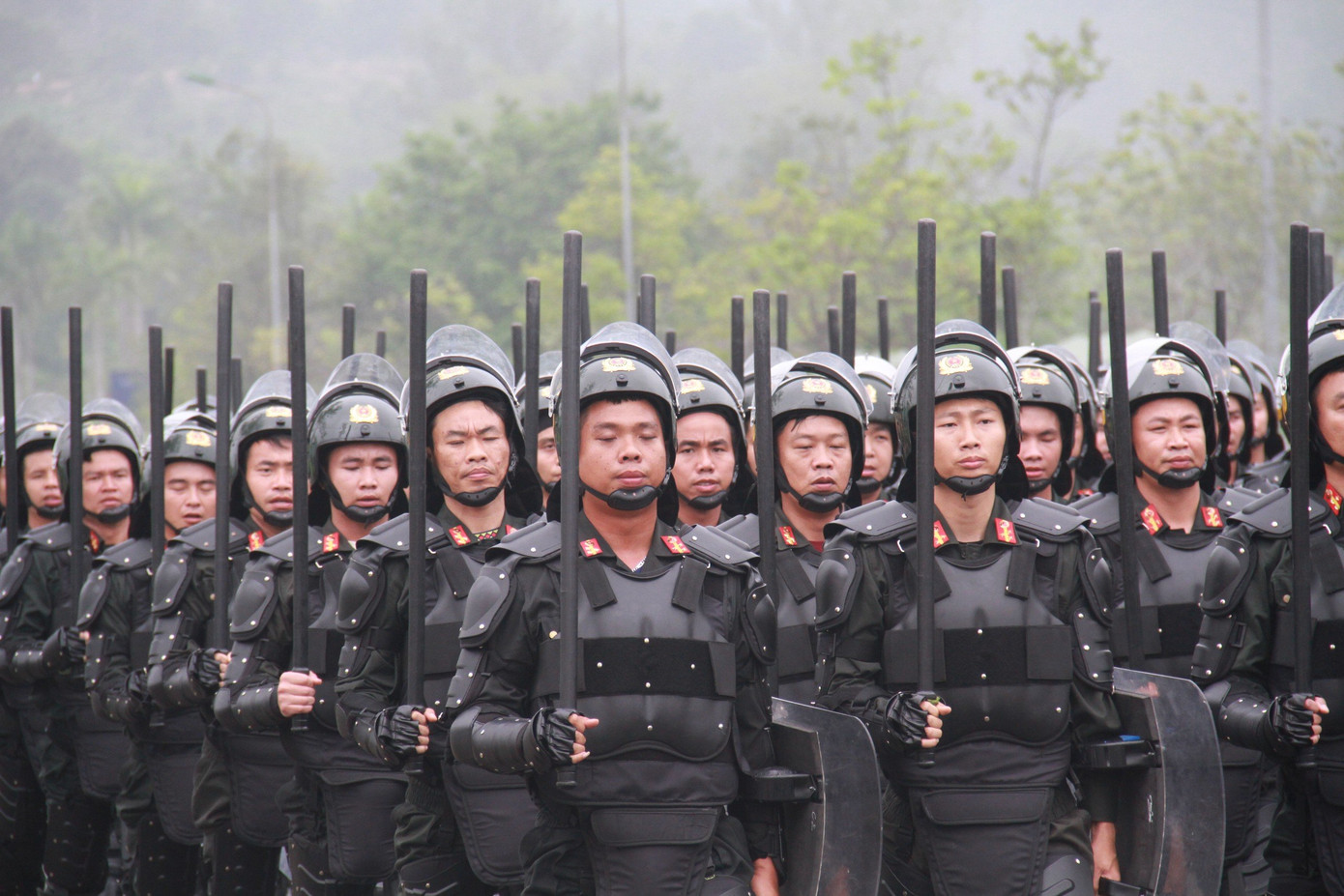 Lá chắn thép hùng mạnh.