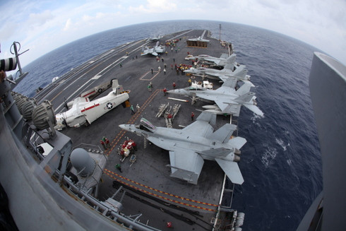 Thuyền trưởng Gregory J. Fenton, người điều khiển con tàu cho biết, dù ra đời cách đây đúng 20 năm, nhưng USS George Washington luôn được nâng cấp thường xuyên với lượng máy bay chiến đấu và vũ khí tinh nhuệ. Năm ngoái và năm 2010, con tàu này cũng từng hiện diện ở vùng nước quốc tế ngoài khơi Việt Nam