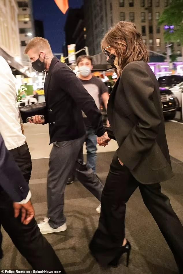 Năm 2019, Victoria từng thảo luận về cuộc sống gia đình và hôn nhân của cô với David. &quot;Những đứa trẻ là ưu tiên của chúng tôi, mọi thứ chúng tôi làm đều xoay quanh bọn trẻ. Cả hai chúng tôi đều làm việc thực sự chăm chỉ, chúng tôi yêu thích những gì chúng tôi làm một cách chuyên nghiệp. Chúng tôi hỗ trợ lẫn nhau. Chúng tôi rất may mắn vì đã tìm thấy nhau và may mắn là chúng tôi đang phát triển cùng nhau&quot;, cô nói.