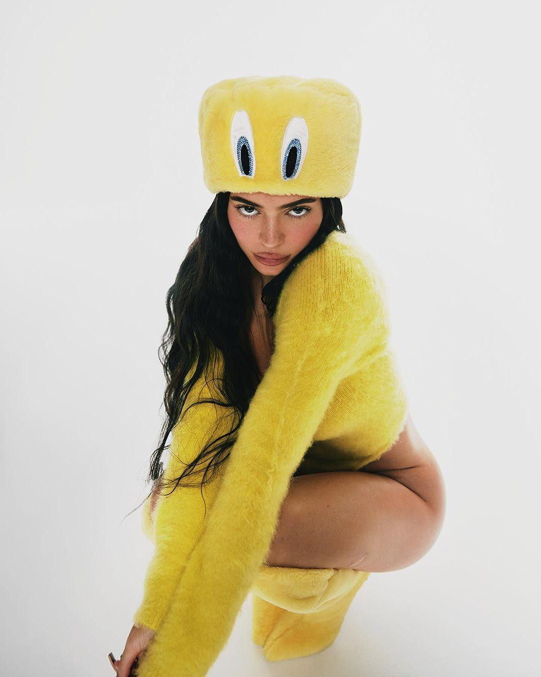 "Chúng tôi là nhóm hỗ trợ tốt nhất, tất cả chúng tôi đều thực sự thân thiết và luôn ở bên nhau. Tất cả chúng ta đều biết nhau rất sâu sắc, rất hiếm khi rơi vào tình huống mà nhiều người phải đối mặt với gia đình mình", cô khẳng định. "Chúng tôi là nhóm hỗ trợ tốt nhất, tất cả chúng tôi đều thực sự thân thiết và luôn ở bên nhau. Tất cả chúng ta đều biết nhau rất sâu sắc, rất hiếm khi rơi vào tình huống mà nhiều người phải đối mặt với gia đình mình", cô khẳng định.