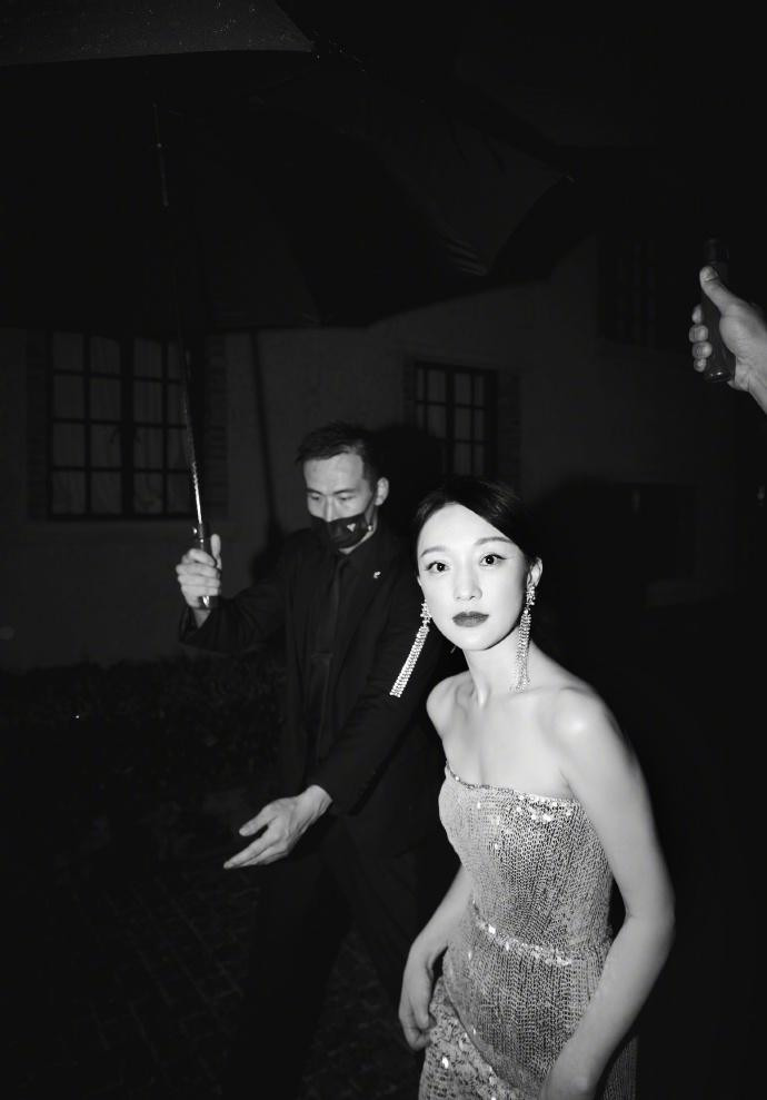 Hiện tại, khi đã gần kề 50 tuổi, Châu Tấn vẫn là một "tượng đài" về cả sắc lẫn tài của C-biz. Hiện tại, khi đã gần kề 50 tuổi, Châu Tấn vẫn là một "tượng đài" về cả sắc lẫn tài của C-biz.