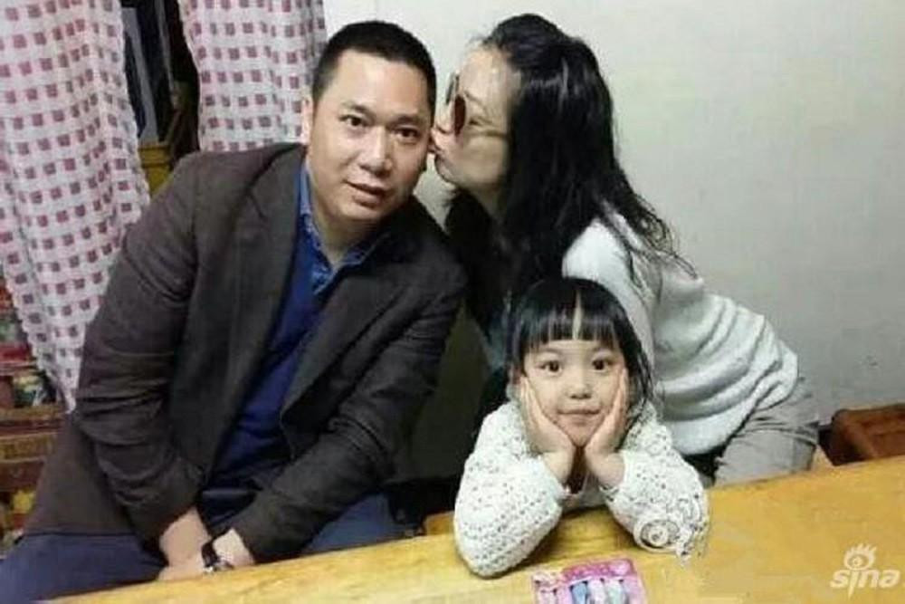 Hơn 2 năm, Triệu Vy không còn xuất hiện cùng Huỳnh hữu Long, kể cả trên ảnh. Hơn 2 năm, Triệu Vy không còn xuất hiện cùng Huỳnh hữu Long, kể cả trên ảnh.