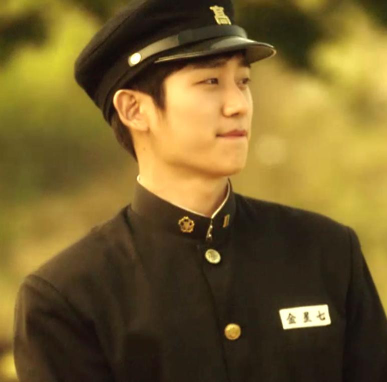 Jung Hae In cũng là một người nổi tiếng sở hữu vẻ ngoài trẻ trung. Jung Hae In cũng là một người nổi tiếng sở hữu vẻ ngoài trẻ trung.