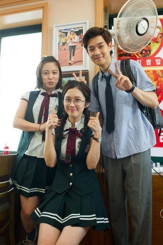 Khi đóng "You Are My Destiny" bản Hàn vào năm 2014, Jang Na Ra vào vai học sinh "ngon ơ" dù đã 33 tuổi. Khi đóng "You Are My Destiny" bản Hàn vào năm 2014, Jang Na Ra vào vai học sinh "ngon ơ" dù đã 33 tuổi.