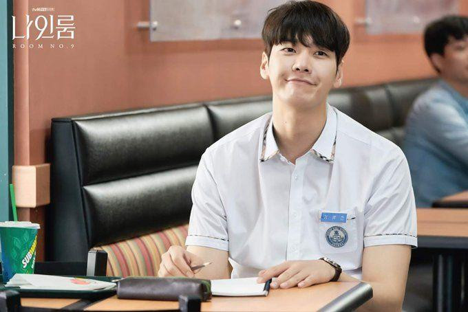 Khi đóng phim, Kim Young Kwang đã 31 tuổi. Khi đóng phim, Kim Young Kwang đã 31 tuổi.
