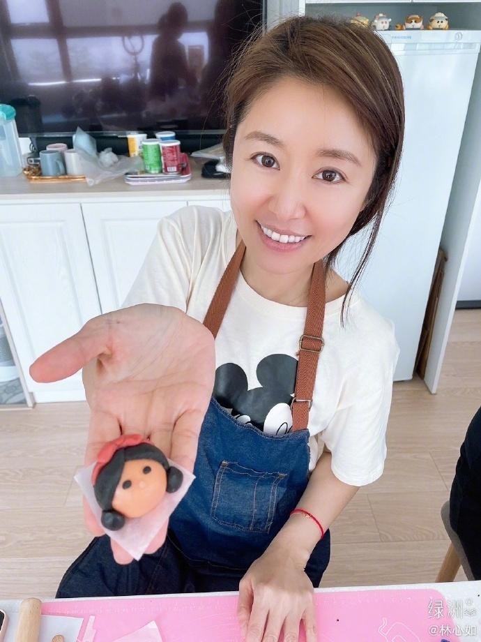 Thời gian nghỉ dịch, Lâm Tâm Như hứng thú với việc nấu ăn.